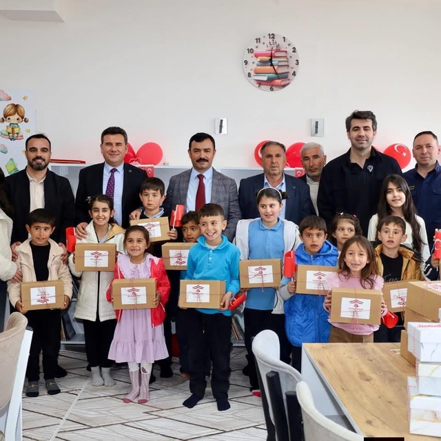 Kahta'daki köy okulunda kütüphane açıldı