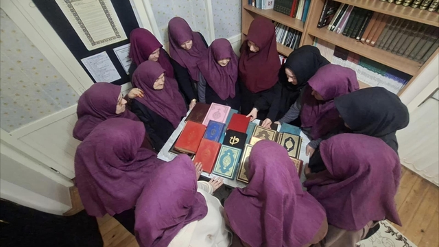 Kadın kursiyerlerden Afrika'ya Kur'an-ı Kerim hediyesi