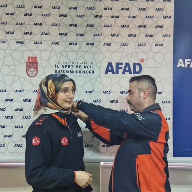 Bayburt AFAD'da arama kurtarma personellerine rütbe takıldı