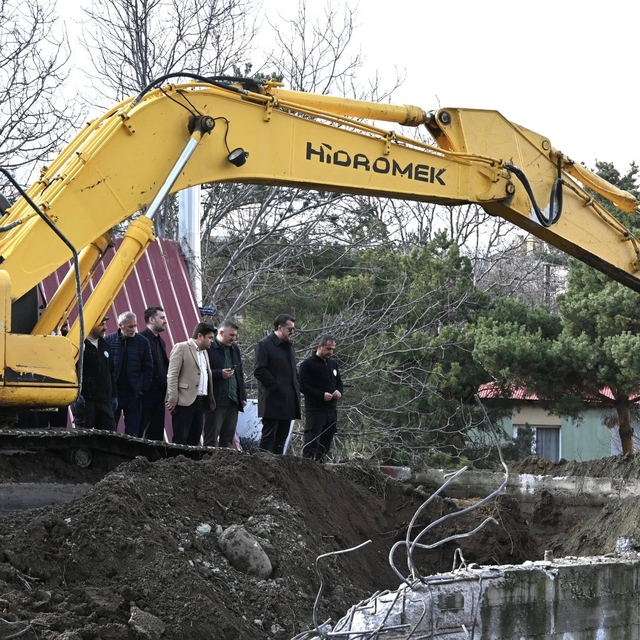 Suşehri'nde yol yapım çalışmaları devam ediyor