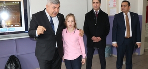 Sünnetci öğrencilerin hedeflerini ve hayallerini dinledi