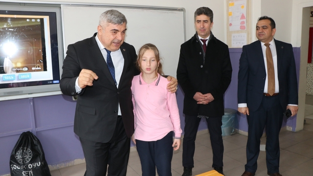 Sünnetci öğrencilerin hedeflerini ve hayallerini dinledi