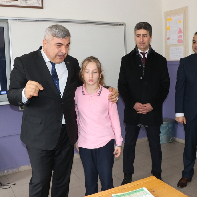 Sünnetci öğrencilerin hedeflerini ve hayallerini dinledi