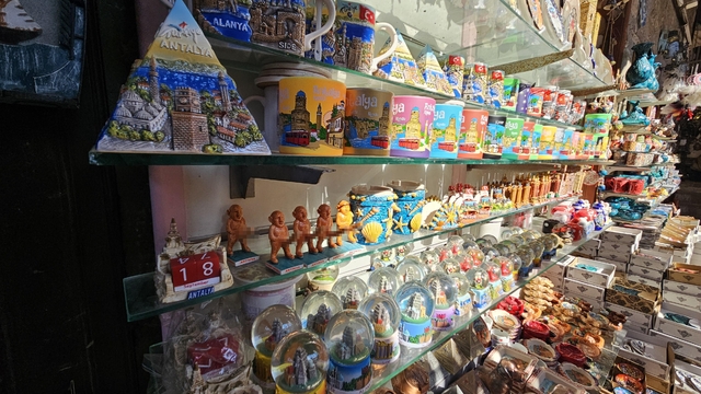 'Müstehcen heykelcik' şikayeti ile tarihi semtte 2 yıldır uygulanmayan karar hayata geçti