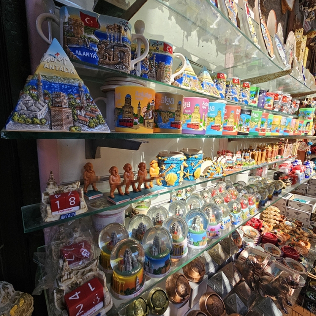 'Müstehcen heykelcik' şikayeti ile tarihi semtte 2 yıldır uygulanmayan kara...