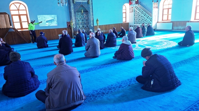 Hisarcık'ta cami cemaatine trafik eğitimi