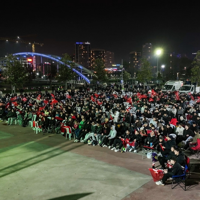 Bursa'da dev ekranda milli coşku