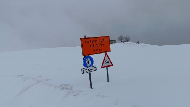Hasköy-Mutki yolu kar ve tipi nedeniyle ulaşıma kapatıldı