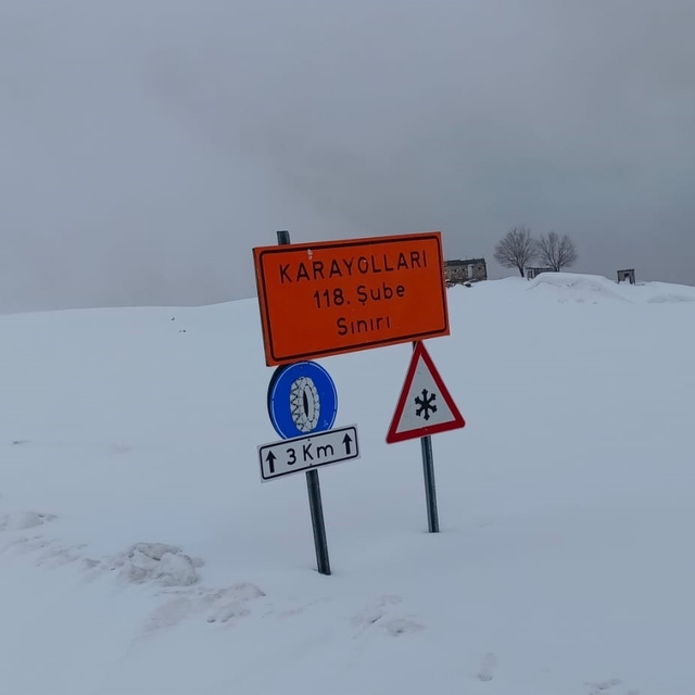 Hasköy-Mutki yolu kar ve tipi nedeniyle ulaşıma kapatıldı