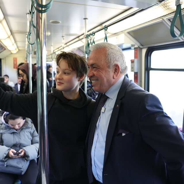 Başkan Şadi Özdemir'den mesai öncesi metro sürprizi