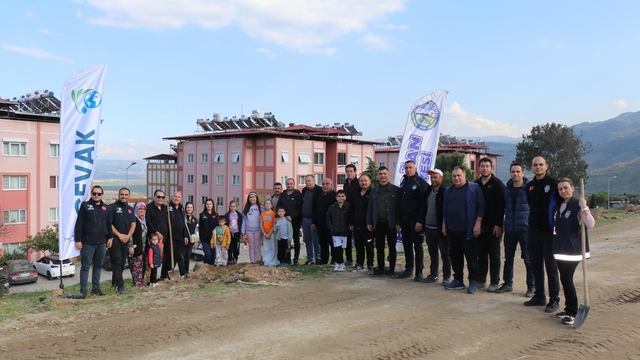 Bozdoğan'da fidan dikimi
Miniklere orman sevgisi fidan dikimi yapılarak aşılandı