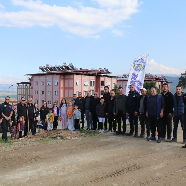 Bozdoğan'da fidan dikimi
Miniklere orman sevgisi fidan dikimi yapılarak aşı...