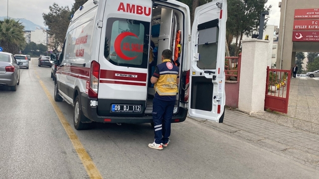 Yağmur nedeniyle ıslanan yolda kayan motosikleti yaralandı