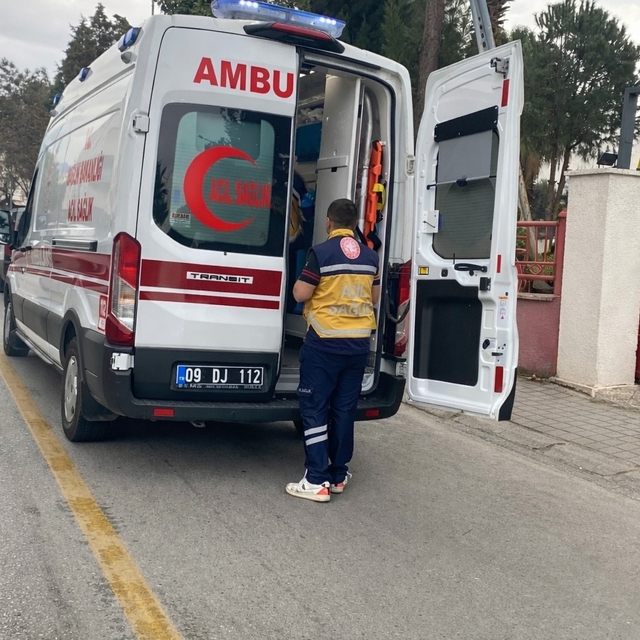 Yağmur nedeniyle ıslanan yolda kayan motosikleti yaralandı