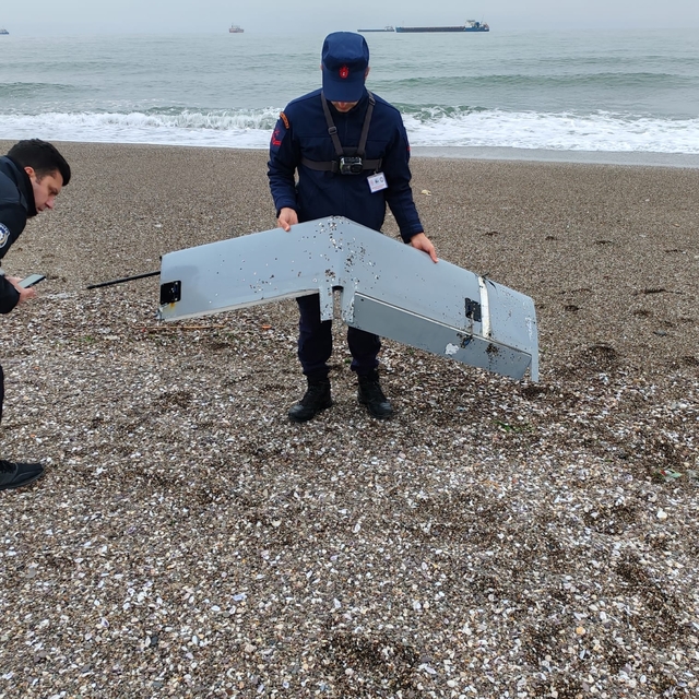 Sakarya'da deniz kıyısında insansız hava aracı parçaları bulundu