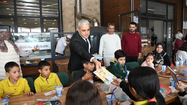 Osmaniye'de "100 Atık Pile Bir Pizza" projesine miniklerden destek