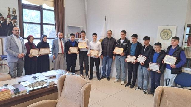 Simav'da 10 öğrenci Hafızlık Belgesini aldı