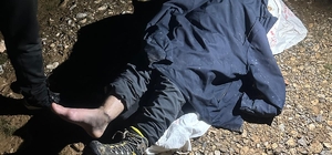 Bacağı kırılan dağcı ile arkadaşları, askeri helikopterle kurtarıldı