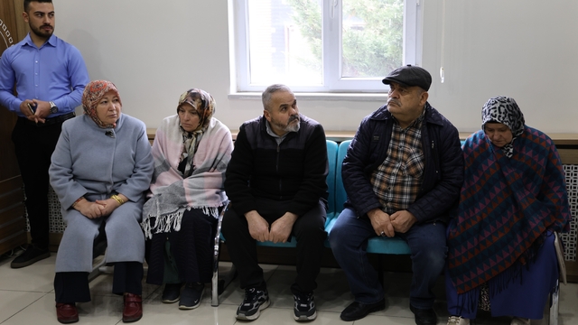 Kutsal topraklara gitmek istediler, umre vaadiyle çantacıya dolandırıldılar