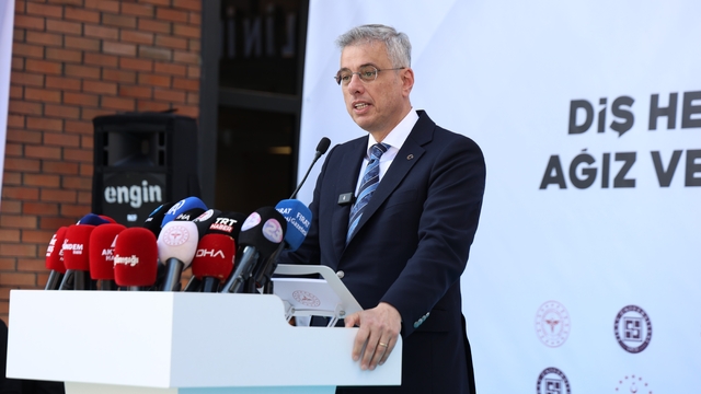 Bakan Memişoğlu: "Son 23 yılda sağlığın her alanında büyük bir dönüşüm gerçekleştirdik"
Sağlık Bakanı Prof. Dr. Kemal Memişoğlu:
"Bugün 137 Ağız ve Diş Sağlığı Hastanesi ve 275 Merkezimizle hizmet vermekteyiz"
"1,5 milyonluk sağlık ordumuzla, günlük 3 milyondan fazla insanımıza hizmet sunabiliyoruz"
"Toplam 17 bin 912 diş ünitiyle vatandaşlarımıza sağlık hizmeti sunmaya devam ediyoruz"
"Türkiye'miz cumhurbaşkanımızın liderliğinde; bu ateş çemberi içinde barışın, huzurun ve iyiliğin temsilcisi olmayı sürdürmektedir"
"Ülkemiz, istikrarını koruyarak hem kendi vatandaşlarına hem de ihtiyaç duyan tüm insanlara el uzatmaya kararlılıkla devam edecektir"