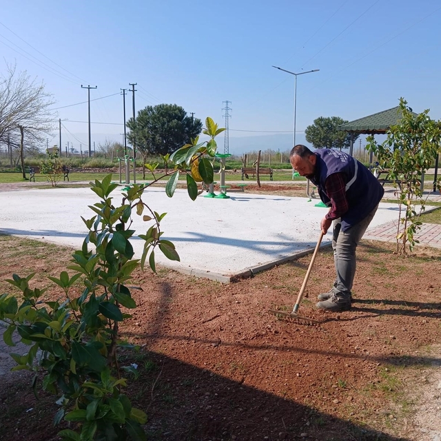Işıklı Parkı'nda çevre düzenlemesi başladı
Efeler'in yeni sosyal alanı şeki...