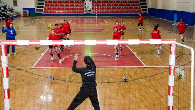 DBB Kadın Hentbol Takımı 1. Lig yolunda
