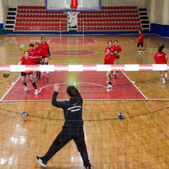 DBB Kadın Hentbol Takımı 1. Lig yolunda