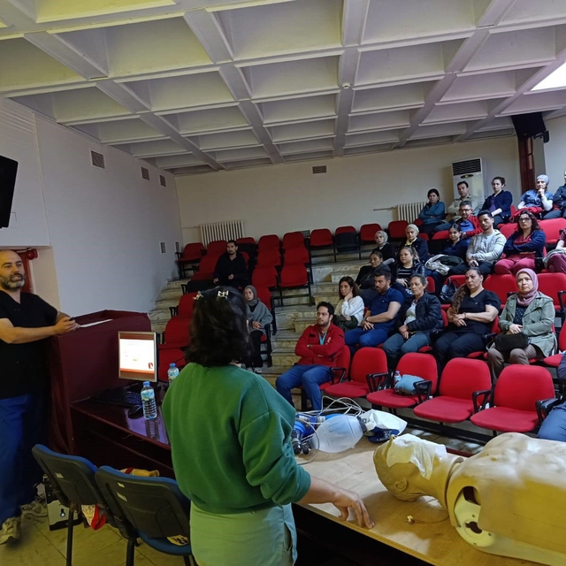 Aydın Devlet Hastanesi'nde personele acil durum ve afet eğitimi verildi