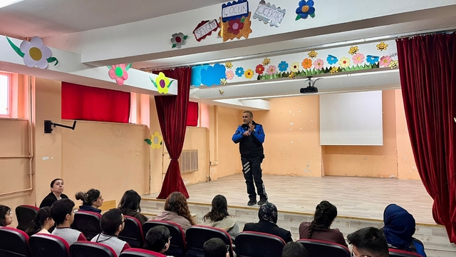 Kars'ta öğrencilere güvenlik eğitimi verildi