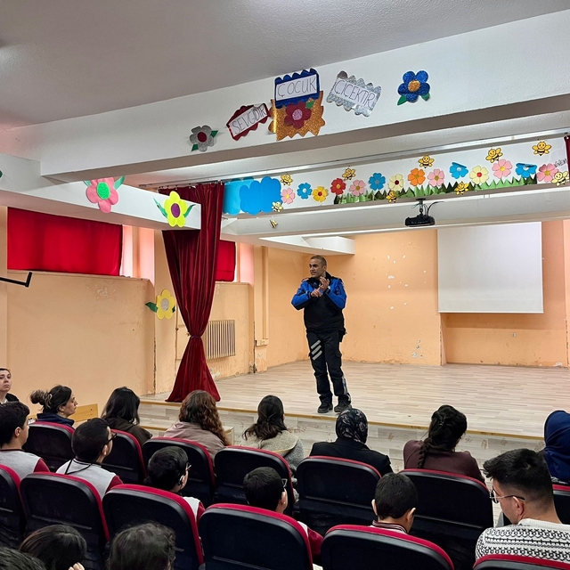 Kars'ta öğrencilere güvenlik eğitimi verildi