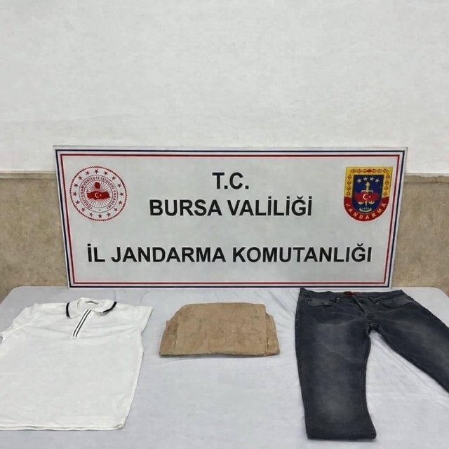 Kıyafete emdirdiği uyuşturucuyu kargo ile cezaevine gönderirken yakalandı