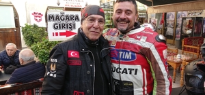 Kutsal toprak sevgisi zorluk tanımadı, motosiklet tutkunları iki teker üzerinde umre yolculuğuna çıktı