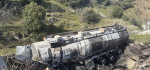 Uşak'ta devrildikten sonra alev alan akaryakıt tankerinin sürücüsü öldü