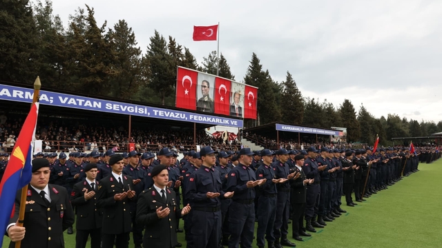 Çanakkale'de eğitimleri tamamlanan acemi erler yemin etti