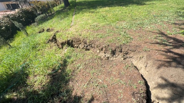 Valilik konutu tehlike altında: Çatlaklar ilerliyor
İnşaat kaynaklı yarıklar büyüyor, bölgede alarm durumu