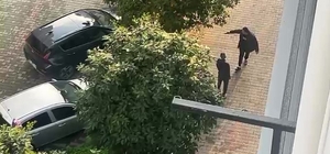 Ayrıldığı eşini ayaklarından vuran şahıs, havaya da ateş açmış