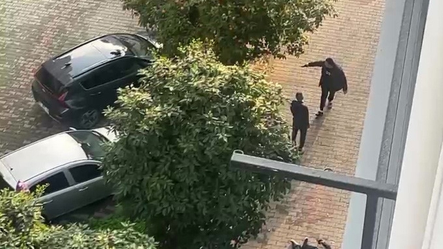 Ayrıldığı eşini ayaklarından vuran şahıs, havaya da ateş açmış