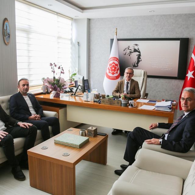 Başkan Özdemir, medikal firmaların mağduriyetlerini Doğan ile görüştü
Sivas...