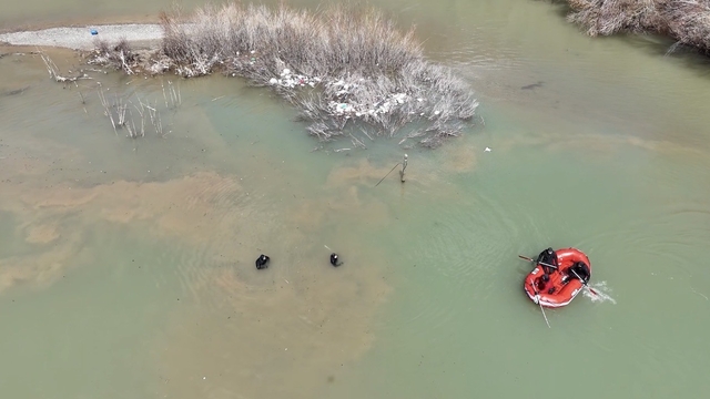 Kaybolan otizmli çocuk için HES kapakları açıldı
Fırat her yerde didik didik aranıyor