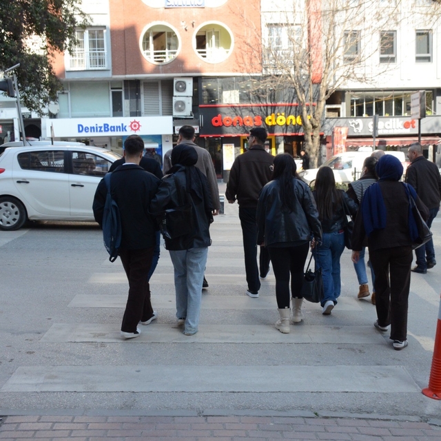 Bilecik'te yaya geçitlerinde duba düzenlemesi