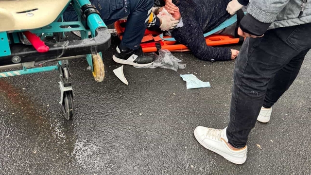 Mardin'de tankerin çarptığı yaya yaralandı