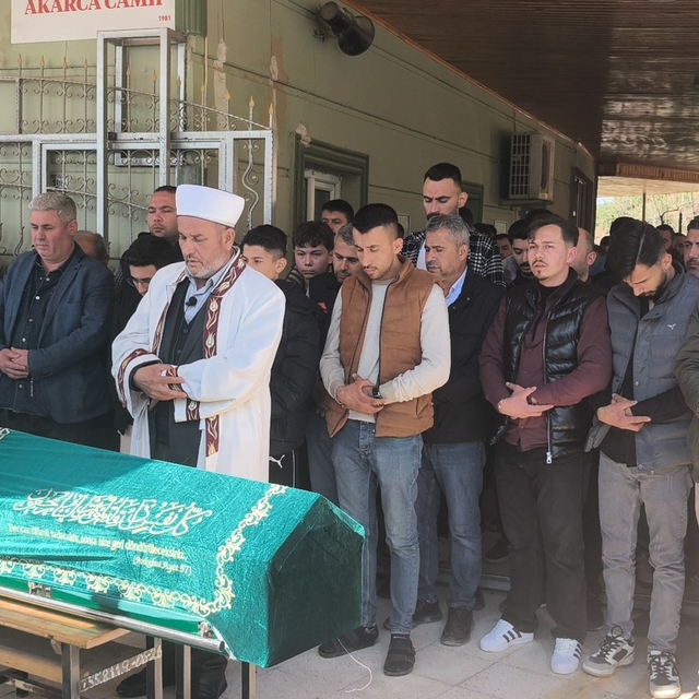 Halı sahada oynarken göğsüne top isabet edince kalbi durdu, hastanede kurta...