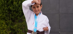 Türkiye Karate Şampiyonası’nda Erdem Koleji gururu Rüzgar Bekir Akyüz Türkiye Şampiyonu oldu