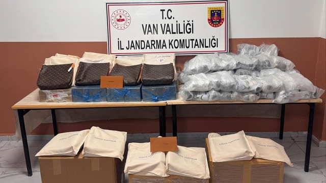 Başkale'de 3 milyon 460 bin TL değerinde kaçak eşya ele geçirildi