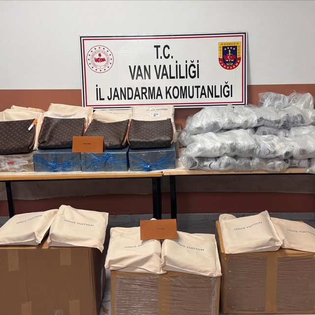 Başkale'de 3 milyon 460 bin TL değerinde kaçak eşya ele geçirildi