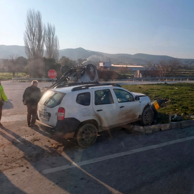 Burdur'da otomobiller çarpıştı: 5 yaralı