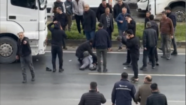 Mardin'de tankerin çarptığı yaya yaralandı