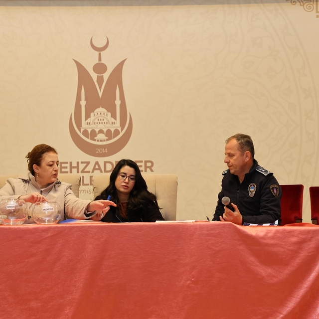 Şehzadeler'de pazarcılar için kura çekimi yapıldı