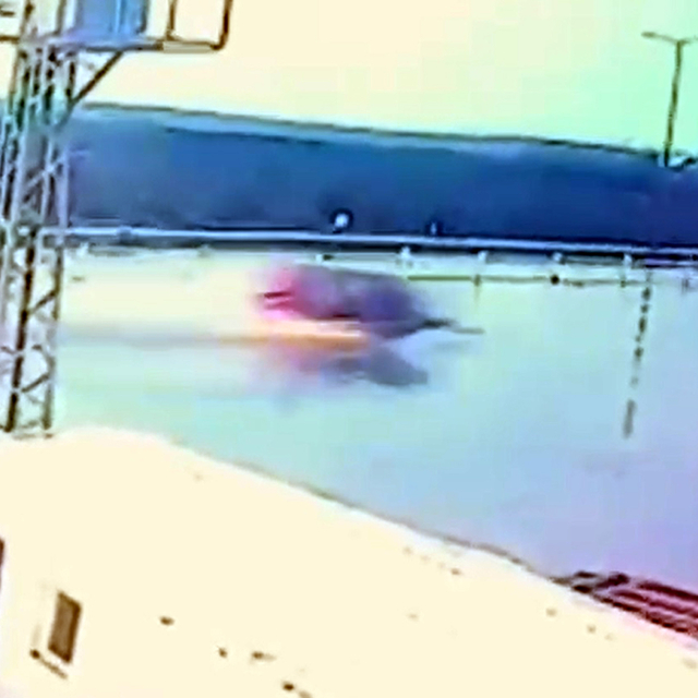 Otomobil, defalarca takla attığı kaza kamerada; 2 yaralı