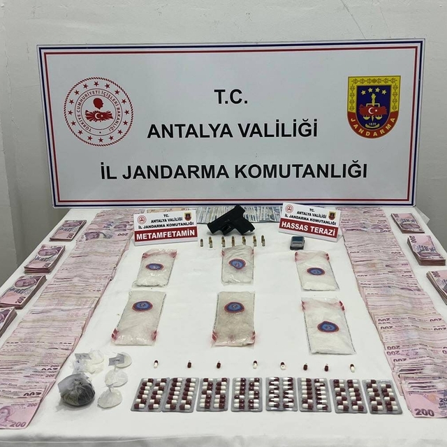 Antalya'da uyuşturucu operasyonunda 2 kişi yakalandı